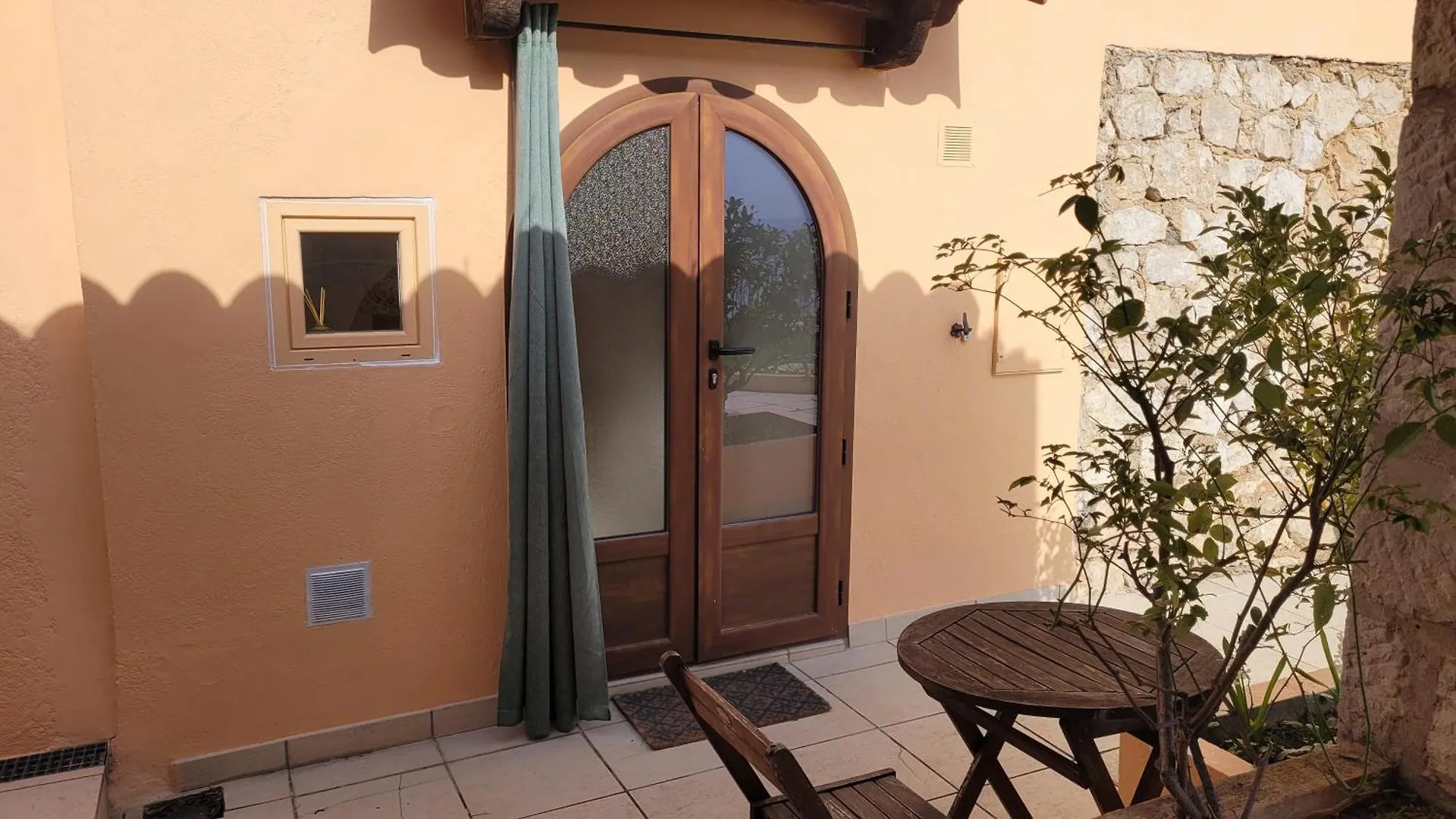 La Maison Des Mots Et Des Notes Roquebrune-Cap-Martin 0*,  France